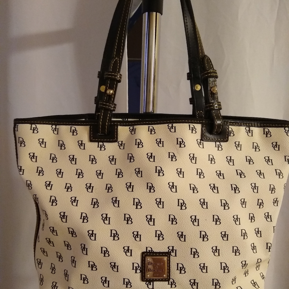Dooney and Bourke purse